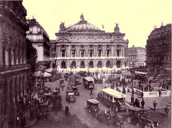 Photo de l'Opéra de Paris vers 1920.