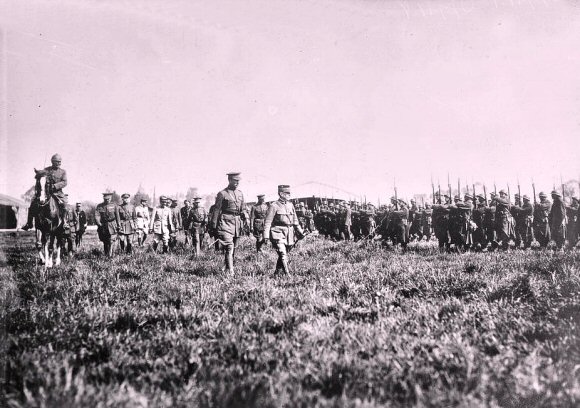 Albert I et Foch sur le front.