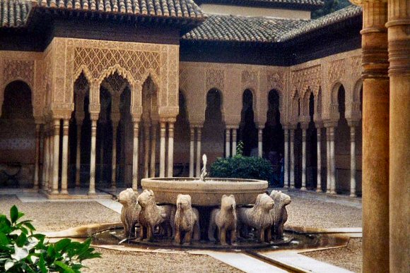 Photo de la Cour des Lions dans l'Alhambra.