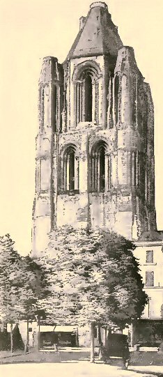 Angers : le clocher de l'ancienne abbaye saint-Aubin.