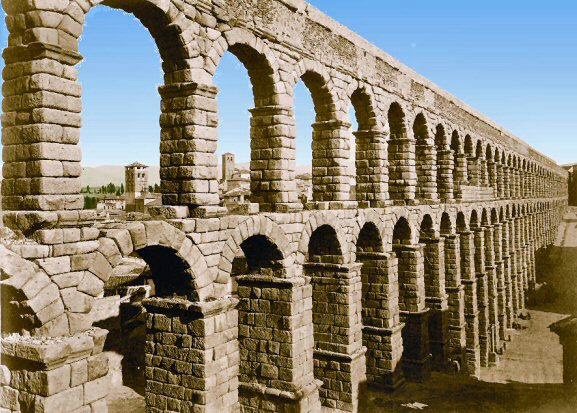 Photo de l'aqueduc romain de Ségovie.