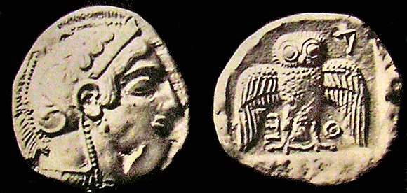 Athéna et sa chouette sur une pièce de monnaie athénienne.