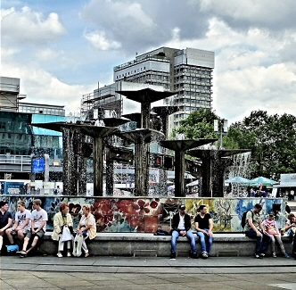 Berlin : la fontaine d'Alexanderplatz.