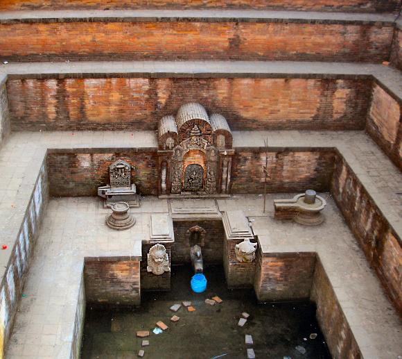 Fontaine publique, à Bhaktapur.
