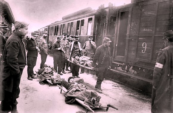 Retour de blessés à Chalons sur Marne en 1918.