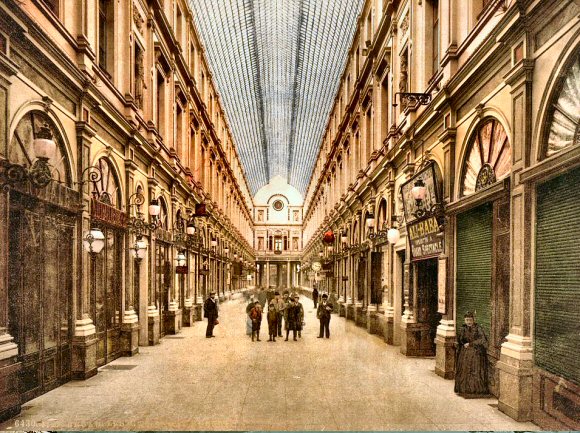 Belgique : le passage Saint-Hubert,  Bruxelles, sur une ancienne photo.