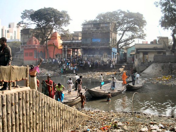 Kolkata  : rivière à Kalighat.