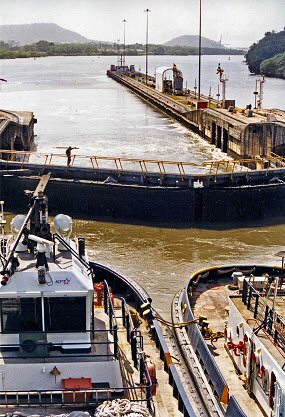 Canal de Panama : franchissement des cluses.