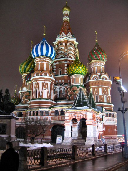 Moscou : la cathédrale russe orthodoxe Saint Basile.