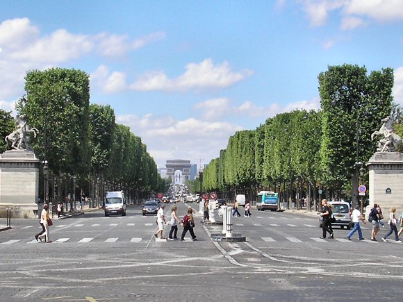 Avenue des Champs Elysées, à Paris.