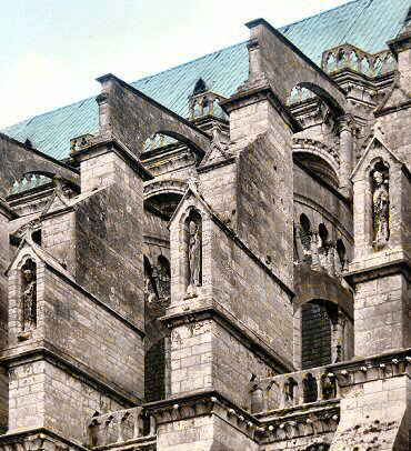 Cathédrale de Chartres : contreforts et arcs-boutants.