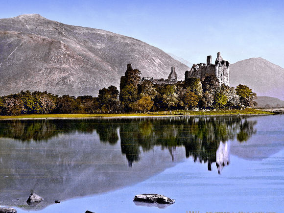 Ecosse : le château de Kilchurn et le Loch Awe.