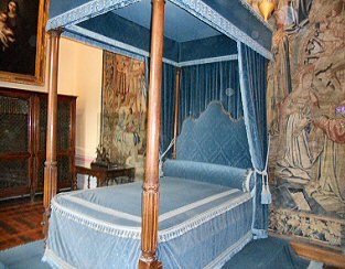 Chenonceau : lit de la chambre de Diane de Poitiers.