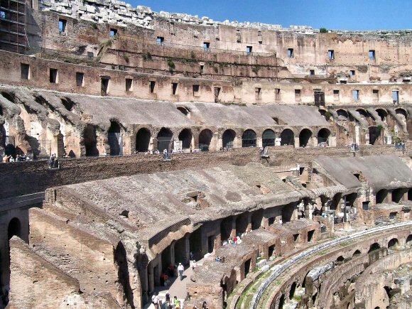 Rome : l'intérieur du Colisée.