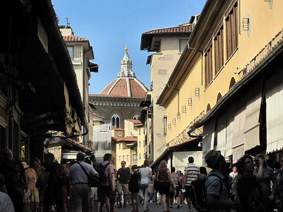 Florence : le ponte Vecchio et ses boutiques.