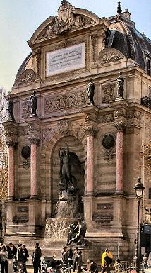 Fontaine Saint-Michel, à Paris (6e).