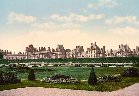 Le château de Fontainebleau et son jardin.