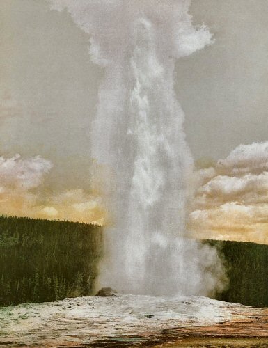 Geyser Old Faithful (Yellowstone).