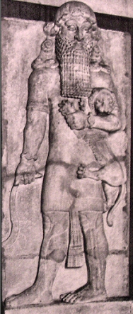 Gilgamesh tenant un lion.