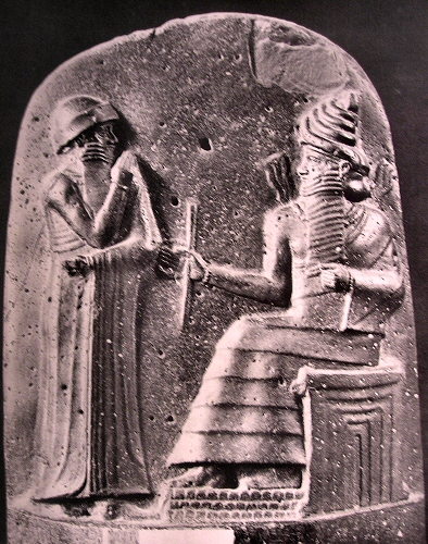 Shamash dicte son code de lois  Hammurabi.
