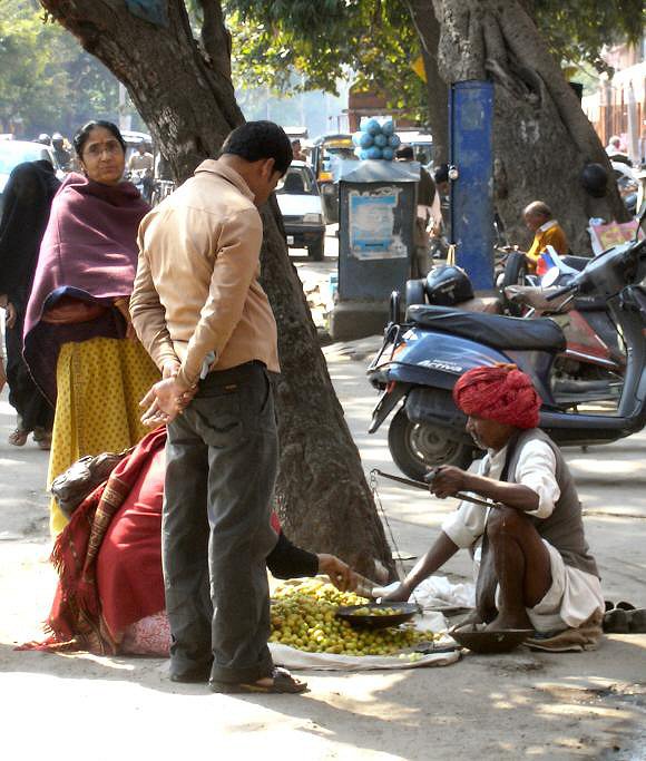 Jaipur : commerçant de rue.