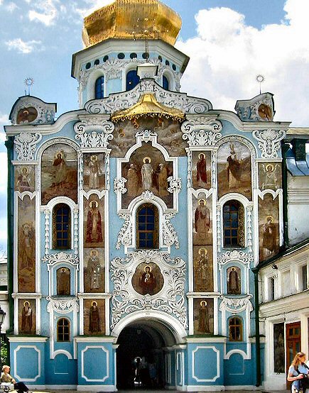 Kiev : façade de l'église de la Trinité.