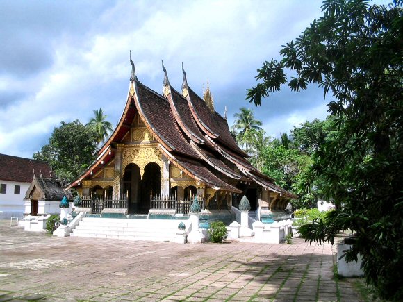 Laos : le temple de Wat Xieng Thong, à Louangphrabang.