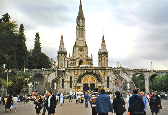 Lourdes : la basilique du Rosaire.