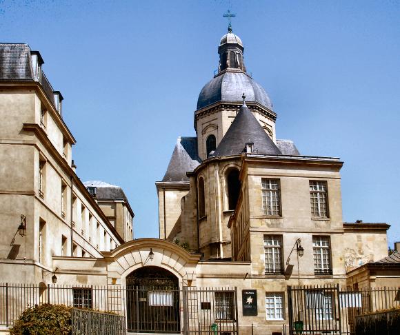 Lycée Charlemagne et Eglise saint-Louis-SaintPaul, à Paris (4e arrondissement).