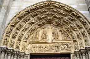 Mantes : tympan du portail principal de l'église Notre-Dame.