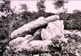Le Mas-d'Azil : dolmen de Bidot.