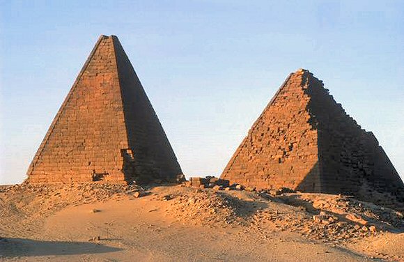 Pyramides méroïtiques.