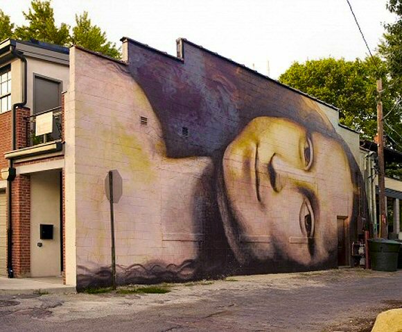 Art urbain : Mona Lisa sur un mur.