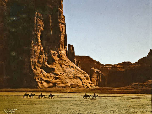 Navajos dans le canyon De Chelly.