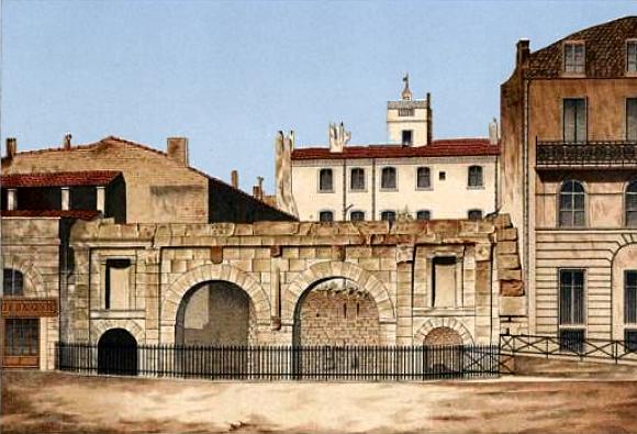 Nîmes : porte d'Auguste.