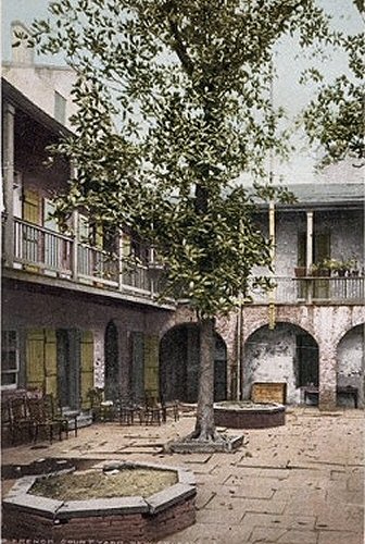 Nouvelle-Orléans : cour d'une maison, dans le Vieux Carré.