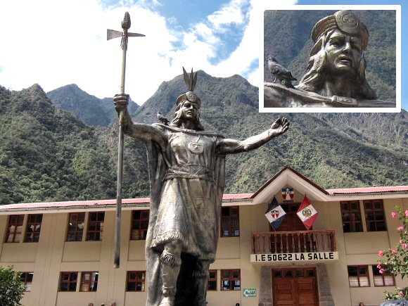 Pérou : statue de Pachacuti.