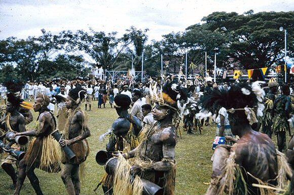Nouvelle-Guinée :une fête papoue à Lae.
