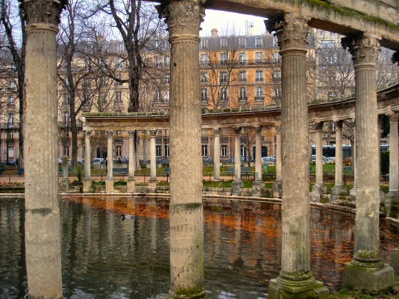 Paris : le parc Monceau.