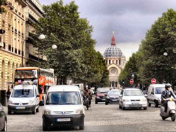 Paris : boulevard Malesherbes et glise Saint-Augustin.