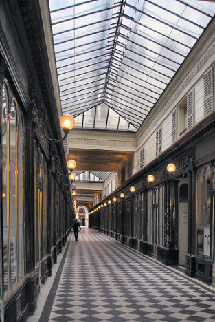 Paris : la galerie Vero-Dodat.