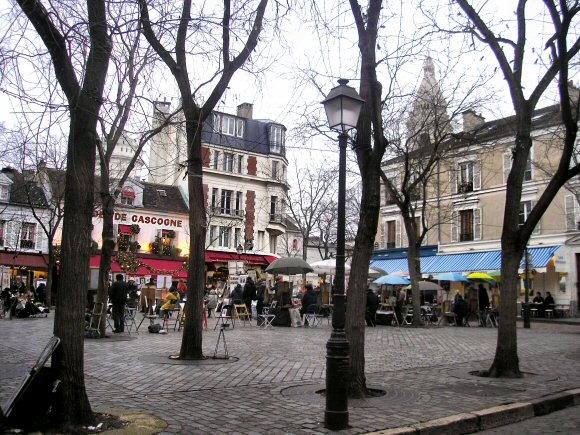 Paris : la place du Tertre,  Montmartre.