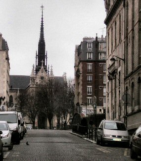 Paris : la rue Jean-Franois-Lpine.