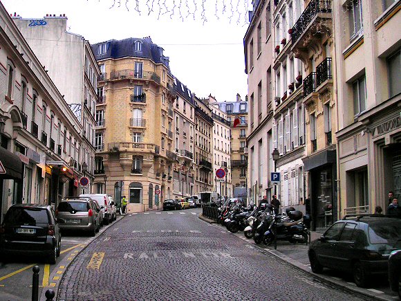 Paris : la rue Lepic.