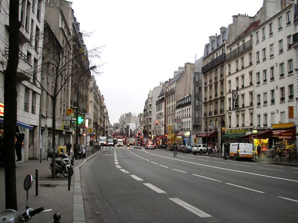 Paris : la rue Marx-Dormoy.