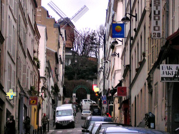 Paris : la rue Tholoz.