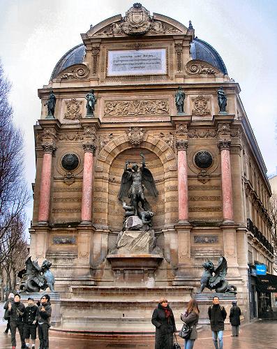 Paris : la Fontaine Saint-Michel.
