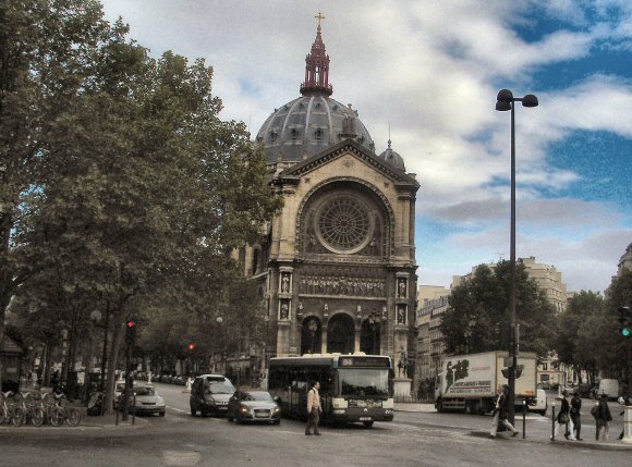 Paris : place Saint-Augustin.
