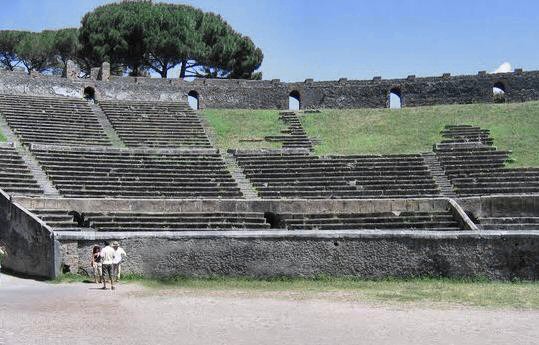 Pompei  : l'amphithéâtre.
