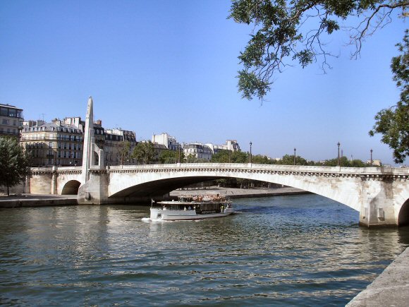 Pont de la Tournelle,  Paris (Ve et 4e arrondissements).